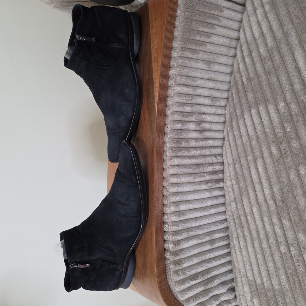 Men's Black Suede Chukka Boots